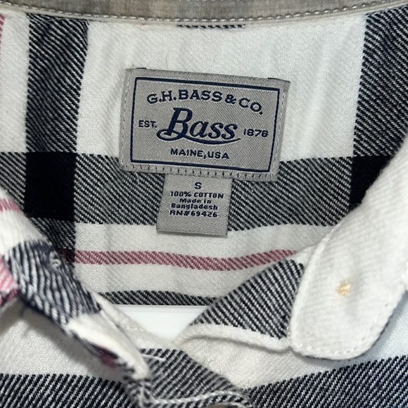 G.H Bass & co woman’s button down shirt size S - Picture 2 of 2
